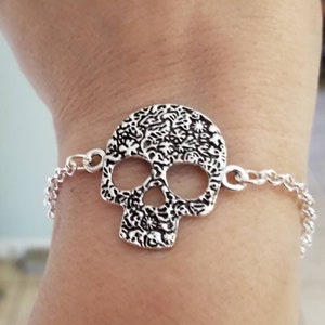 Skull Bracelet, Silver Chain Bracelet, Skull Jewelry, Skull Charm, Large Skull Charm Bracelet, Unisex Jewelry, Goth, Gothic, Sugar Skull