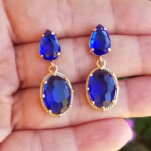 Boucles d&#39;oreilles saphir bleu en or 14 carats, clous d&#39;oreilles saphir, boucles d&#39;oreilles saphir, clous d&#39;oreilles en or, bijoux en saphir, pierre de naissance de septembre