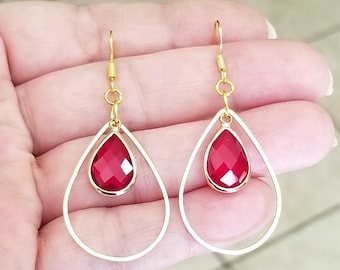 14k Gold Rubin Träne baumeln Ohrringe, Rubin Teardrop Hoop Ohrringe, Gold Creolen, rote Edelsteine, Valentinstag Ohrringe