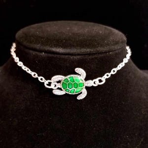 Enameled Turtle Charm Anklet, Silver Turtle Anklet, Turtle Anklet, Turtle Ankle Bracelet, Beach Anklet, Turtle Jewelry, Turtle Lover