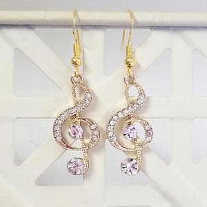 14k gouden solsleutel oorbellen, muzieknoot oorbellen, muzieknoot, hangoorbellen, muzieknoot sieraden, muziekliefhebber cadeau, gouden hangoorbellen