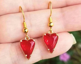 14k Gold Rubin Herz Ohrringe, Solitär Herz, rotes Herz, Zierlich, anspruchsvoll, Valentinstag Ohrringe, Valentinstag