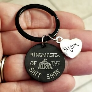 Moeder sleutelhanger, ring Master of the Sh*t Show, grappig cadeau moeder, kerstcadeau moeder, sleutelhanger moeder, cadeaus voor moeder, grappige sleutelhangers, cadeau voor moeder