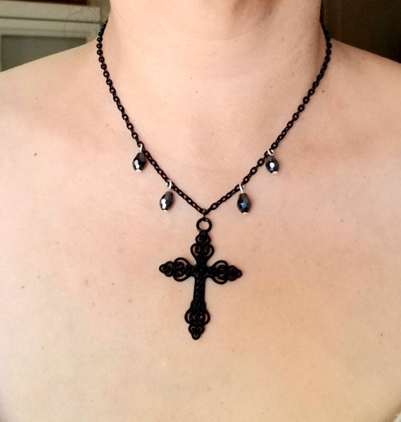 Collana Girocollo Punk Con Ciondolo Croce Nera E Pizzo Elasticizzato – Donna E Ragazza