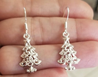 Boucles d'oreilles d'arbre de Noël en argent sterling, boucles d'oreilles en argent, bijoux de Noël, boucles d'oreilles de Noël, cadeaux pour elle, boucles d'oreilles pendantes, faites à la main