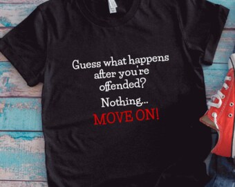 ¿Adivina qué pasa después de que te ofendes? Nada, sigue adelante. Camiseta negra unisex de manga corta.
