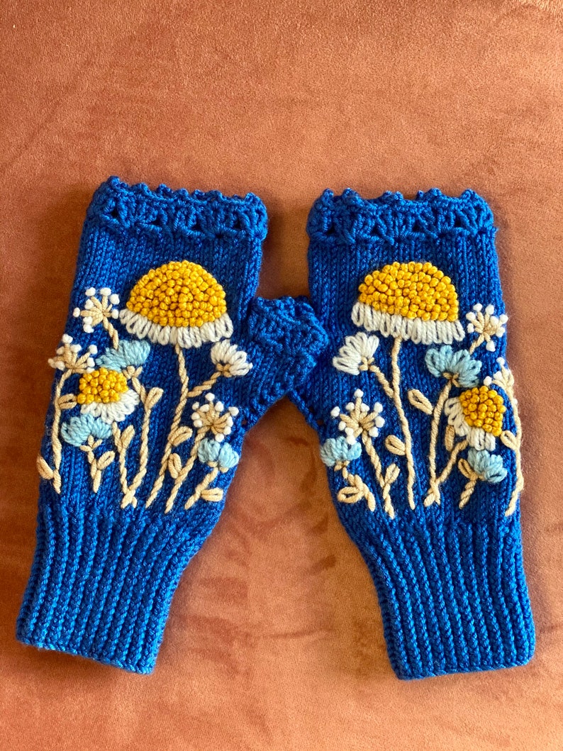 Daisy Flowers, Royal Blue Knitted Gloves, Embroidered Handmade Fingerless Gloves, Warmers, Wrist Warmer, Christmas Gift, Birthday Gift image 3