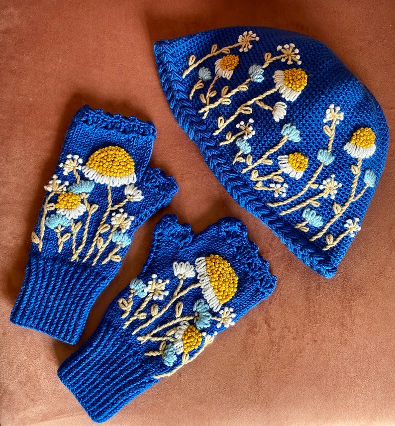 Daisy Flowers, Royal Blue Knitted Gloves, Embroidered Handmade Fingerless Gloves, Warmers, Wrist Warmer, Christmas Gift, Birthday Gift image 6