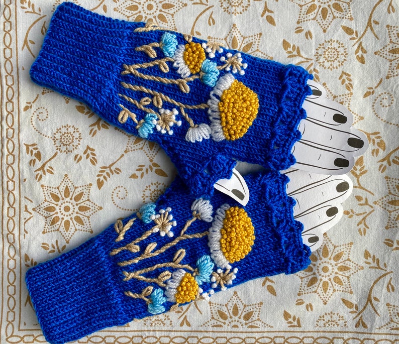 Daisy Flowers, Royal Blue Knitted Gloves, Embroidered Handmade Fingerless Gloves, Warmers, Wrist Warmer, Christmas Gift, Birthday Gift image 5