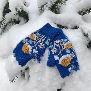 Daisy Flowers, Royal Blue Knitted Gloves, Embroidered Handmade Fingerless Gloves, Warmers, Wrist Warmer, Christmas Gift, Birthday Gift image 4