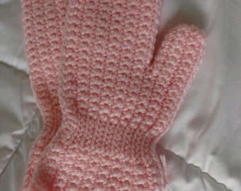 Crocheted mittens for ages 11 and up.