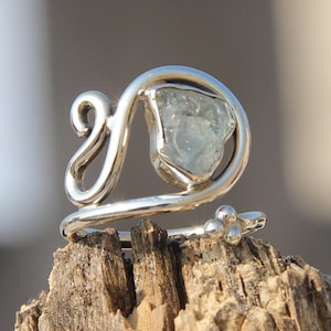 Anillo de aguamarina en bruto: joyería de cristal ajustable en plata de ley