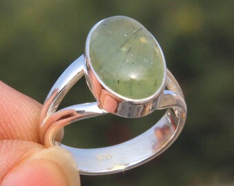 Anillo de prehnita verde hecho a mano: joya de plata de ley 925 con un toque de distinción