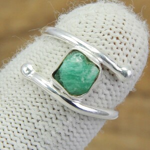 Raw Emerald Silver Ring , Raw Green Emerald Crystal Jewelry , Sterling Silver May Birthstone Ring , Real Emerald Crystal Ring