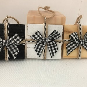 Black and White Bow Wood Ornament - Package Tie On - Gingham - Buffalo Plaid