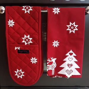 red christmas tea towel and oven glove