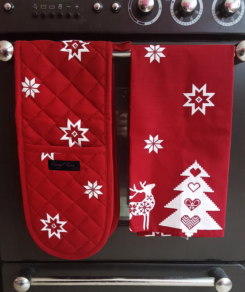 red christmas tea towel and oven glove