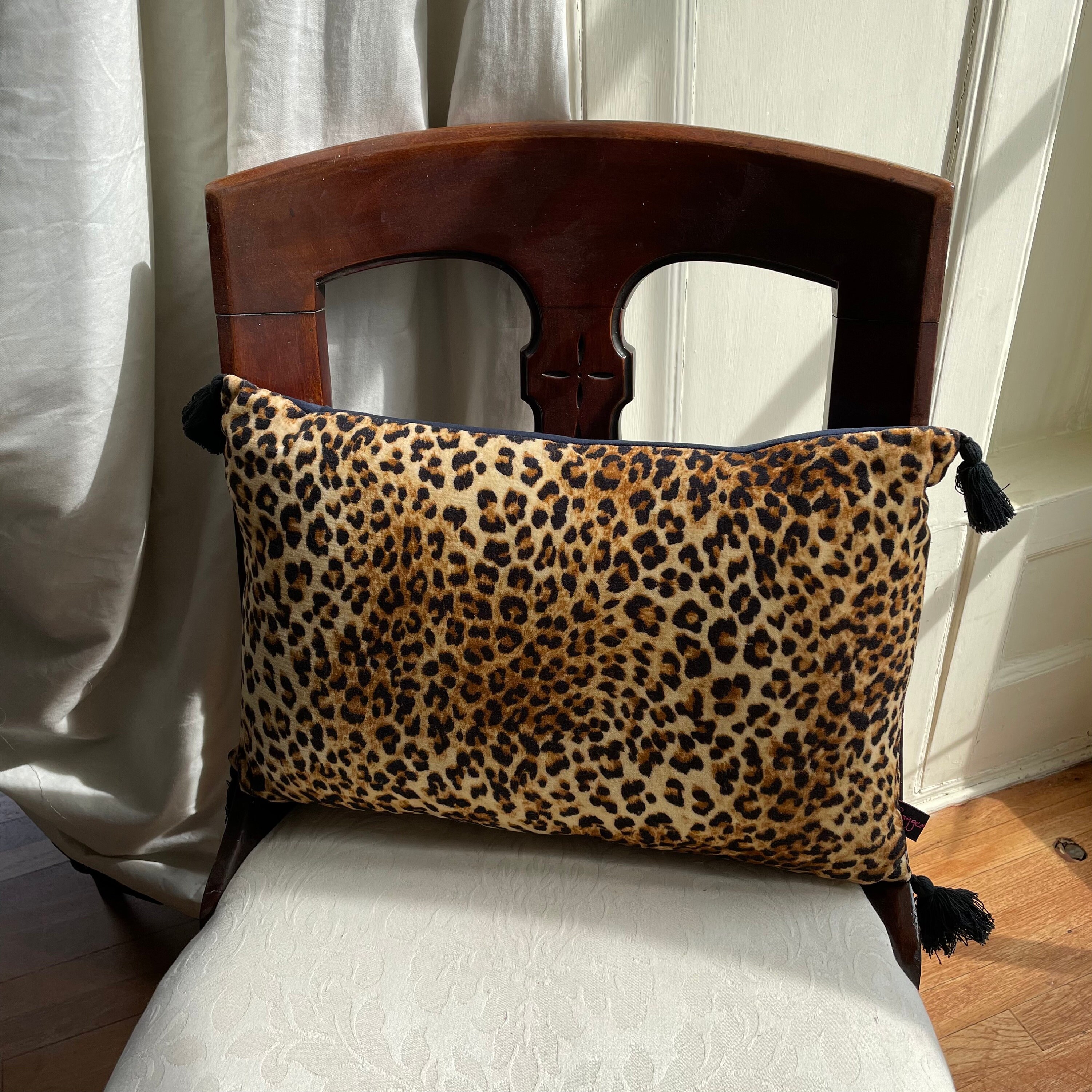 Leopard print velvet cushion 2025