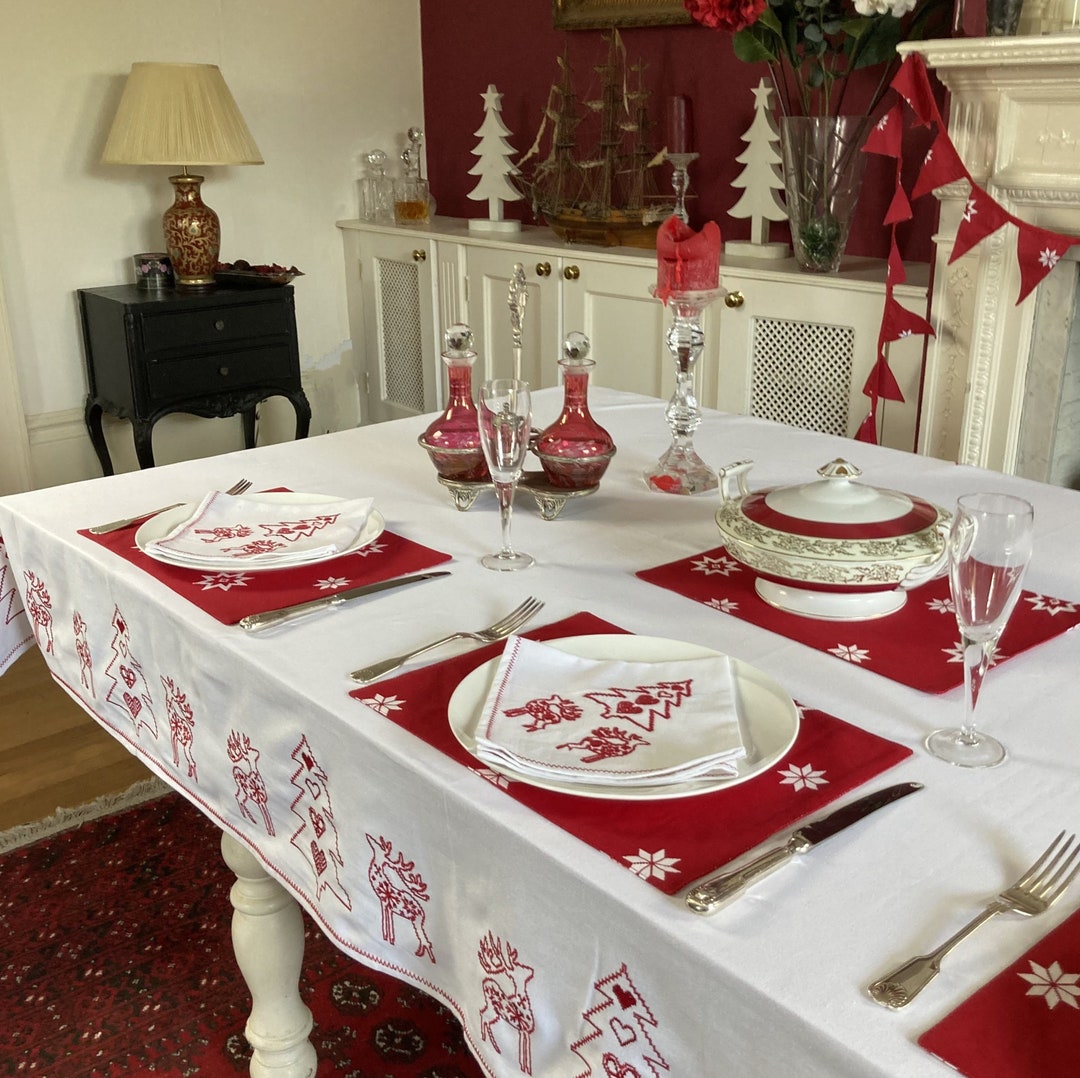 Christmas Napkins Set of 4, Embroidered Napkins, Xmas Napkins Set