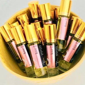 LOVE ESSENTIAL OIL Roller Blend with Loving Rose Quartz Crystals / Aromatherapy Oil / Gift Love / Gift for Her/ Expression of Love