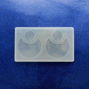 1 34 Wide 3mm Deep Crescent Moon Shape Round With Hole Earring Silicone Mold For Resin