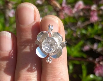 Flower Knitting Thimble - Sterling Silver Yarn Guide - Tension Ring For Knitting or Crochet