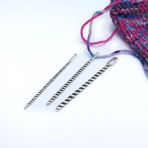 2 Pack large Eye Plastic Sewing Needles for Knitting, Wool, Tapestry, Yarn  Needle, Set of Two One Large and One Medium 
