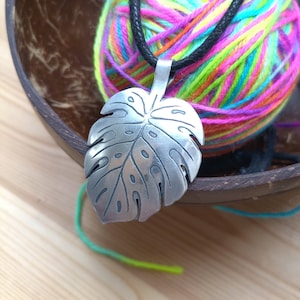 Yarn Cutter Pendant by Knitter's Pride – Mondaes Makerspace & Supply