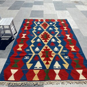 Vintage Turkish Kilim Rug: 5.7x8.6 ft, Boho Home Decor