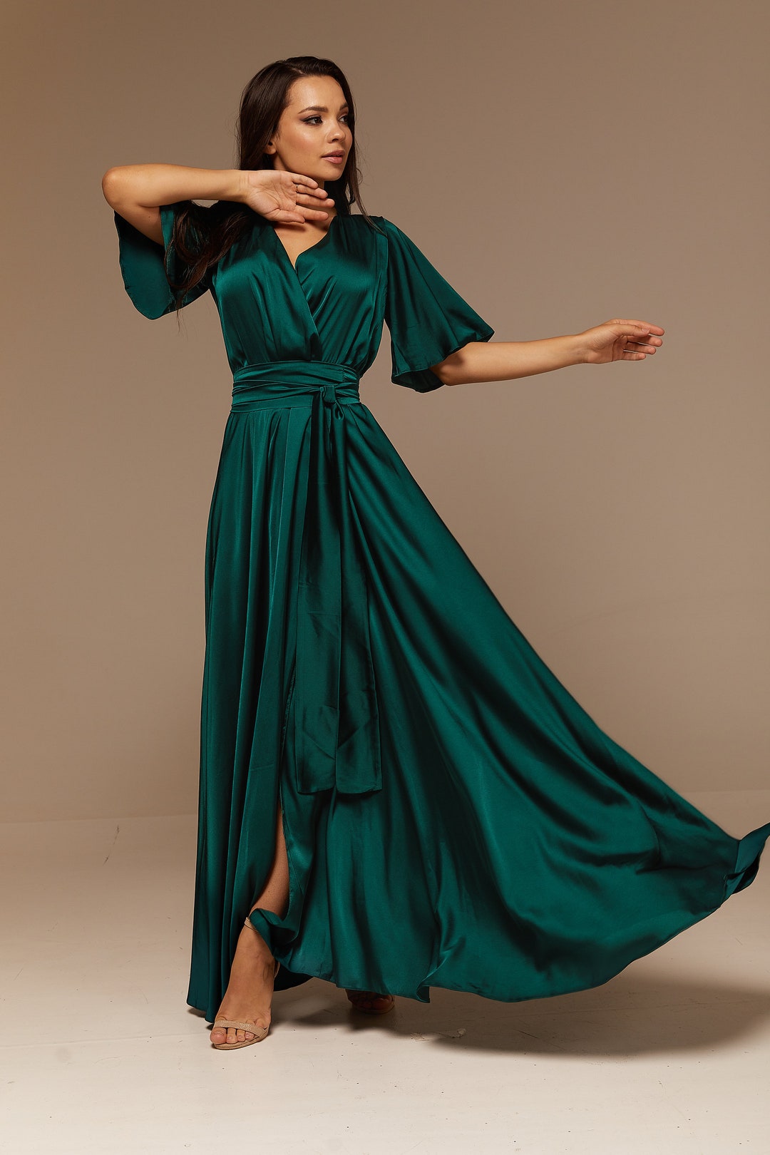 emerald green dress with sleeves