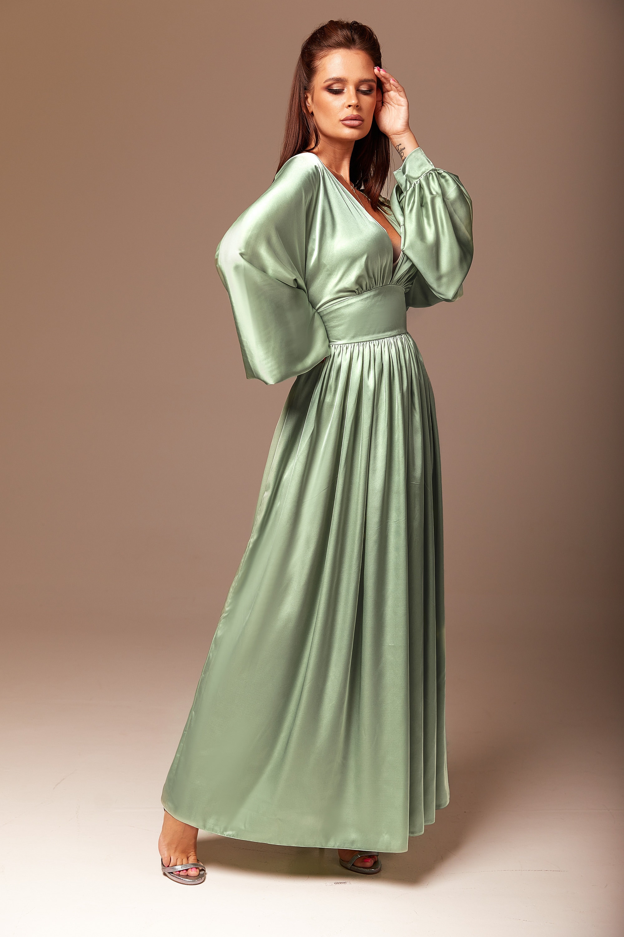 Sage green maxi dress with sleeves 2025