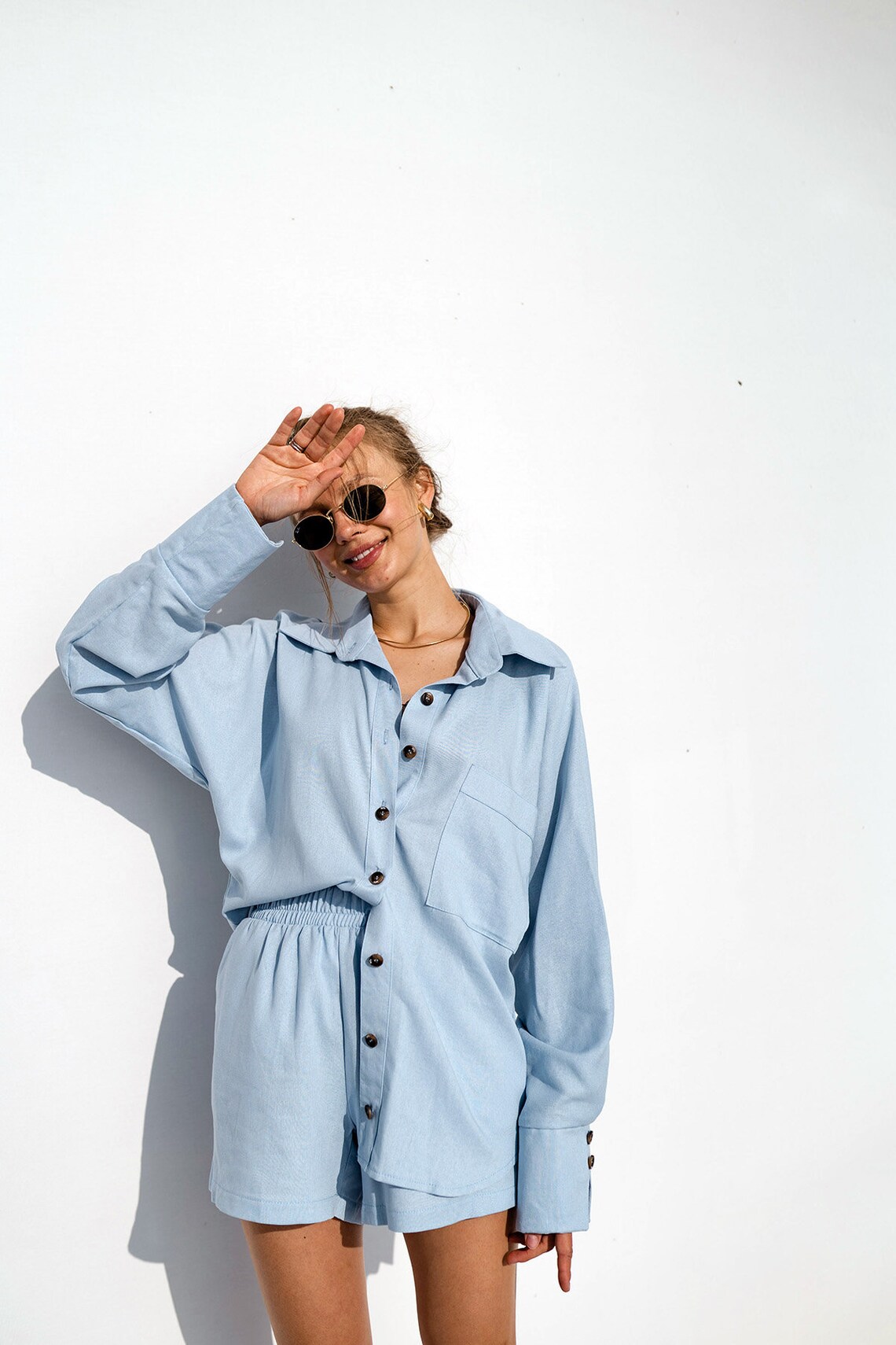 what shirt to wear with light blue shorts