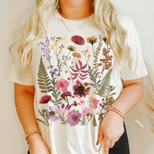 Pressed Flowers Tshirt- Boho plants and flowers- Flower craft shirt- Cottagecore Shirt- Vintage Botanical Tee-Shirt- Garden Lover outfit