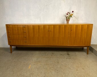 Zeitlos schönes Mid Century Sideboard in Teakholz