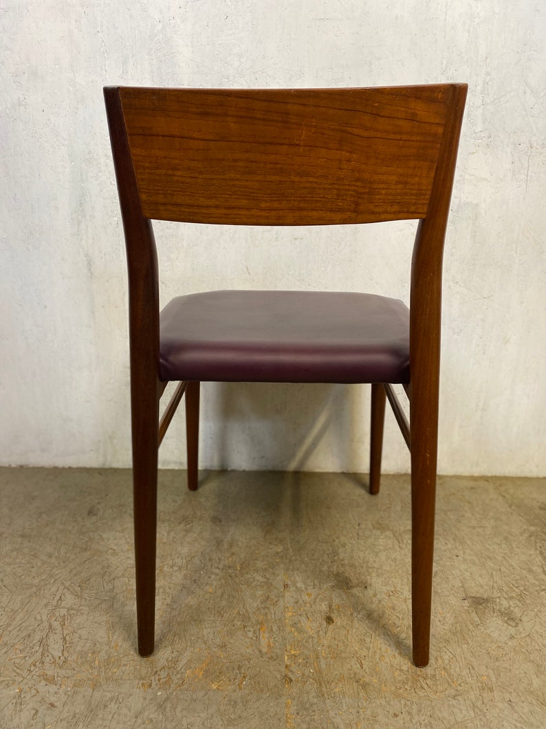 Un total de 8 chaises en teck conçues par Georg Leowald image 7