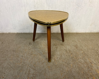 Triangular flower stool in oak decor