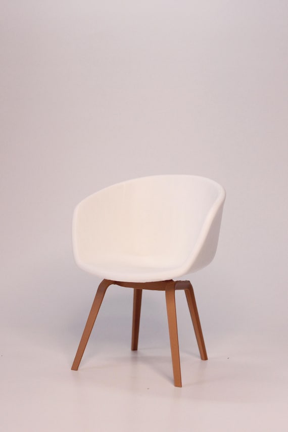 手の椅子　オブジェにいかがですか CRAFT SQUARE STOOL ＊ 図工椅子 無塗装 | THINK OF THINGS