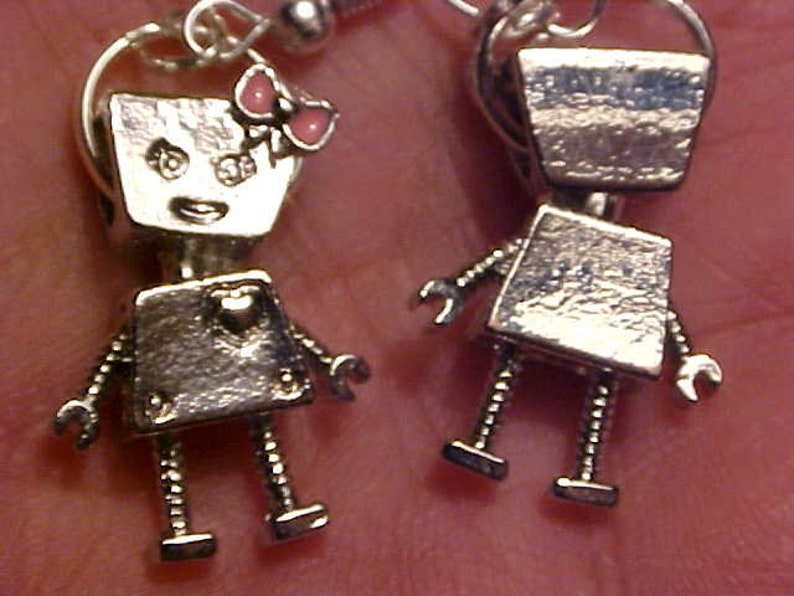 W-238 Very In Vogue Wanted Any Age Style BELLA BOT ROBOT Silver Plated Charm Silver Chain Necklace Chain 18 Length With 2 Inch Extension