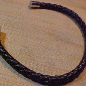B-383 MEN&#39;S  BROWN Braided Weave Leather Style BRACELET  Magnetic Leat Style Clasp  Easy To Put On
