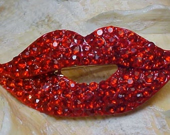 B-51  This Is A Fun Smile Eye Catching, Oh How Cute"  RED LIPS  Gold Plated BROOCH Pin  with  Lots Of BrillIant Sparkle Red Rhinestones.