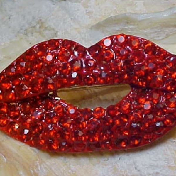 B-51  This Is A Fun Smile Eye Catching, Oh How Cute"  RED LIPS  Gold Plated BROOCH Pin  with  Lots Of BrillIant Sparkle Red Rhinestones.