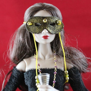 1:6 Leather Mask Black with yellow giltter and a swarouski crystal