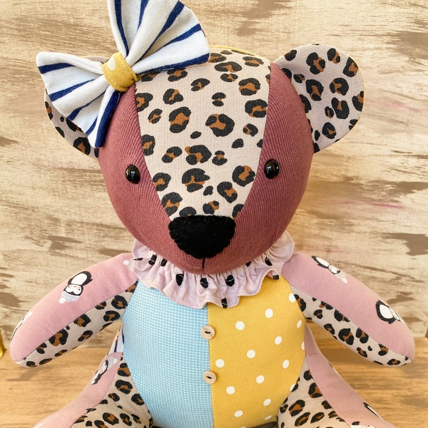 Melody Memory Bear Keepsake Bär Erinnerungsbär Andenken alte Babykleidung Trauerbär Spezialanfertigung Kleidung eines geliebten Menschen