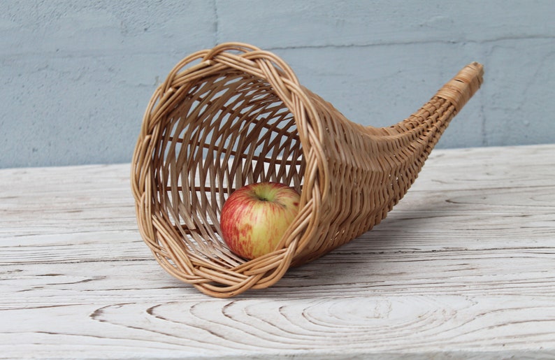 Wicker cornucopia basket image 2