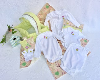 Classic Complete Baby gift Hamper, 9 Piece Newborn set, New Baby gift set, Unique Baby clothes set, Perfect present to delight the new mum