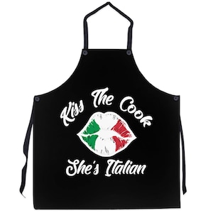Besa a la cocinera Ella es italiana Delantal en negro II