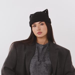 Dockerhatt i ull med kattöron, keps med spetsiga kattöron
