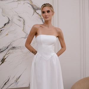 V-shaped Waistline Wedding Dress White Crêpe Corset Bodies Princess ...