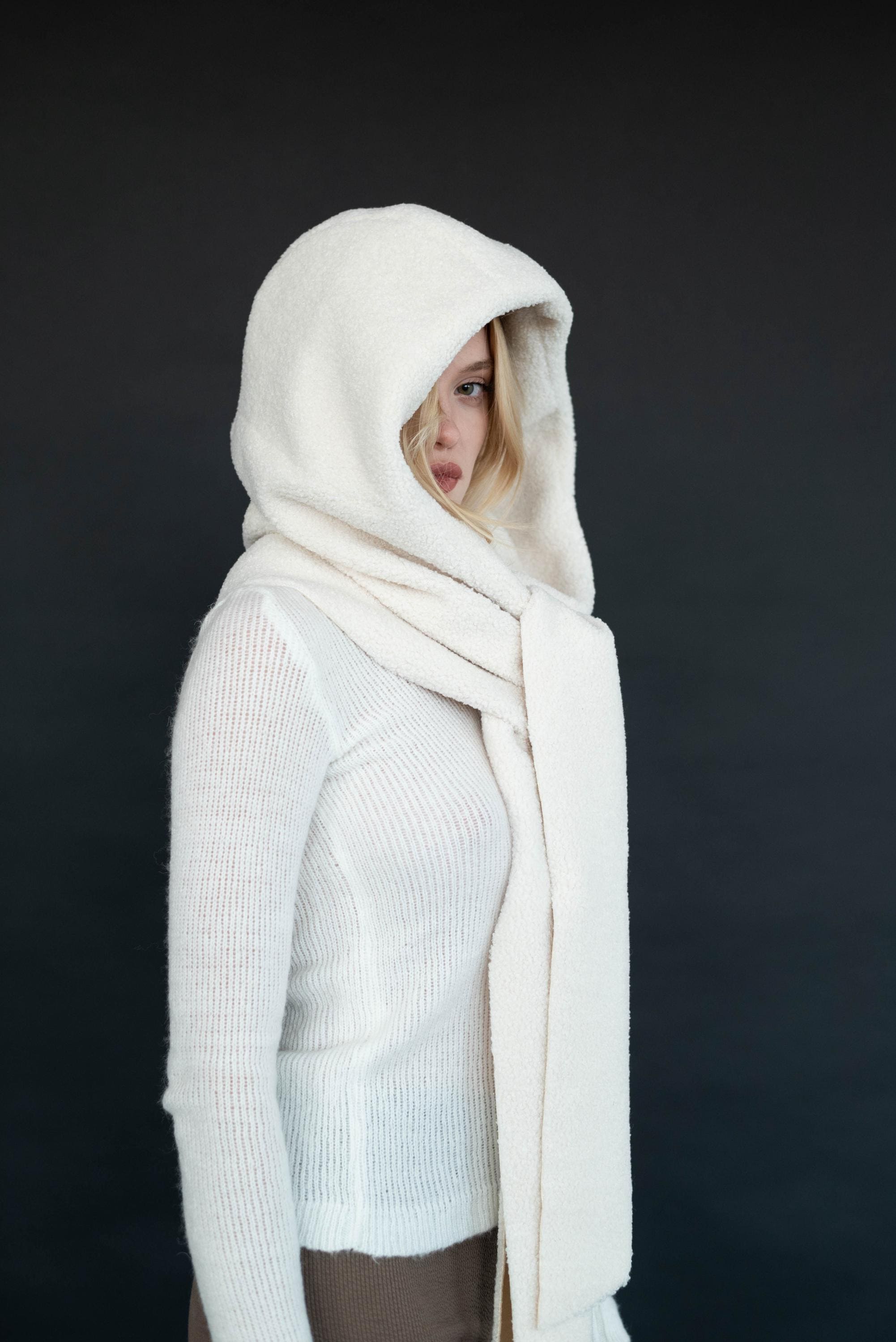 最安値 ORIMI HOODED SCARF Winter Gray Cozy Furry Hooded Scarf Sheepskin Oversized Warm Cowl