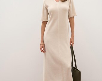 Midi zomerjurk van zijdeachtige viscosemix met korte mouwen Minimalistisch breiwerk voor dames